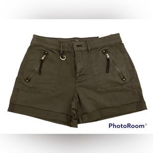 White House Black Market Mid-Rise Pret-A-Play Shorts